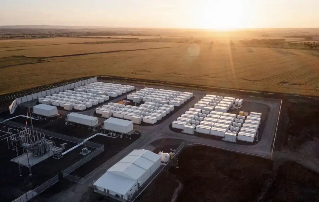 特斯拉十周年：上海储能超等工厂开工，规划年产1万台商用储能电池